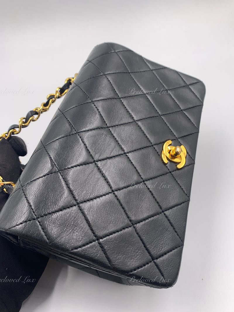 Sold-CHANEL Vintage Lambskin Small Full Flap Bag black/gold hardware