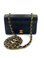 Sold-CHANEL Vintage Lambskin Small Full Flap Bag black/gold hardware