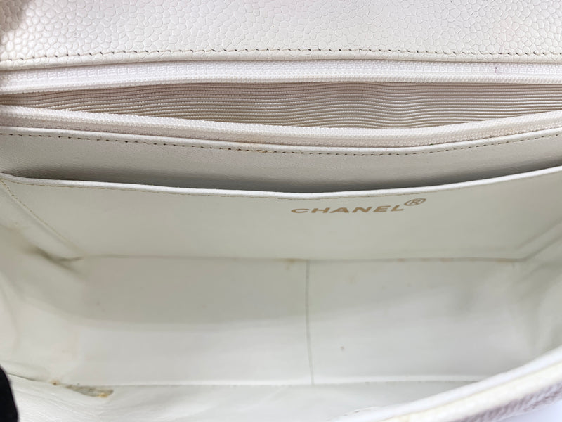 Sold-CHANEL Caviar Medium Diana White in Gold Hardware