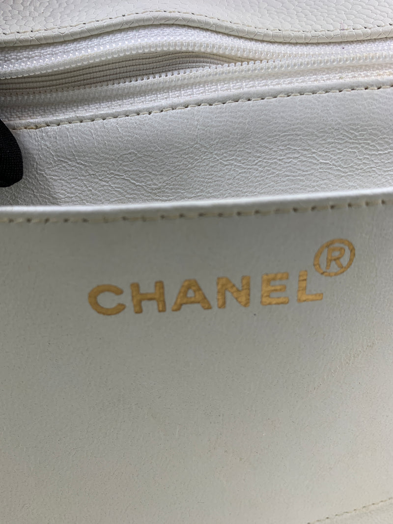 Sold-CHANEL Caviar Medium Diana White in Gold Hardware