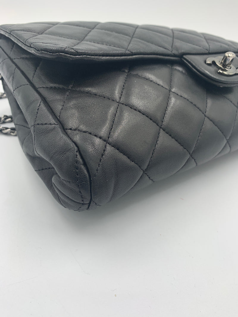 Sold-CHANEL Classic Quilted Flap Black Lambskin Shoulder Bag/Clutch