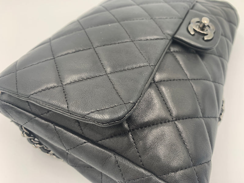 Sold-CHANEL Classic Quilted Flap Black Lambskin Shoulder Bag/Clutch