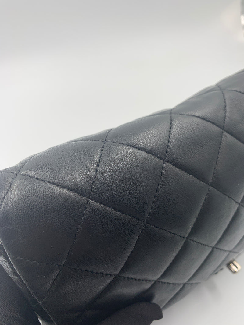 Sold-CHANEL Classic Quilted Flap Black Lambskin Shoulder Bag/Clutch