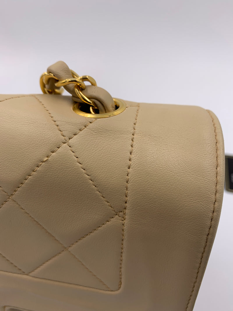 Sold-CHANEL Vintage Lambskin Single Flap Border Tab Small Crossbody Bag Beige/gold hardware