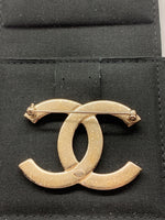 Sold-CHANEL CC Gold Rhinestones Brooch L234