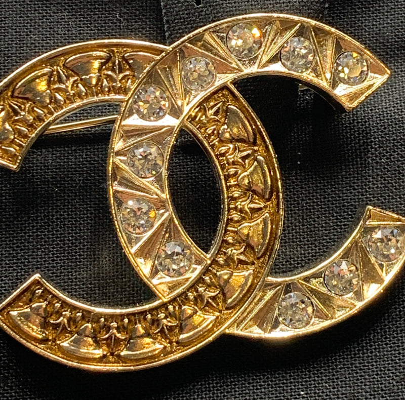 Sold-CHANEL CC Rhinestones Brooch - aged gold L241