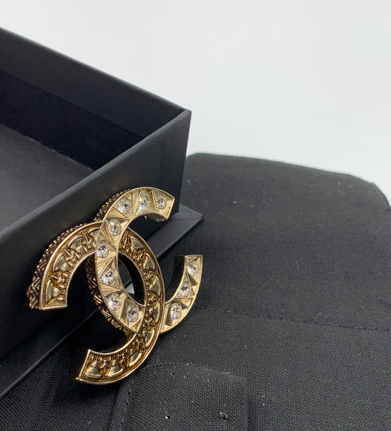 Sold-CHANEL CC Rhinestones Brooch - aged gold L241