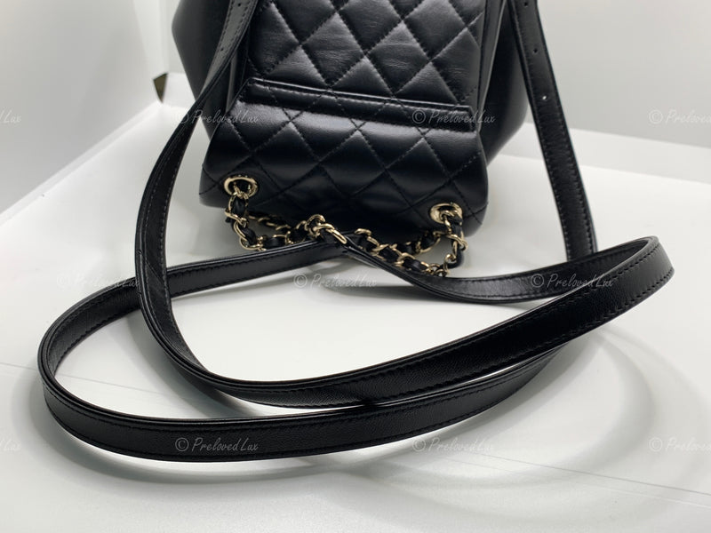 CHANEL Black lambskin Mini Duma Drawstring Backpack / Gold Hardware