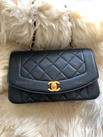 Sold-CHANEL Lambskin Small Diana Single Chain Single Flap Bag Black/gold hardware