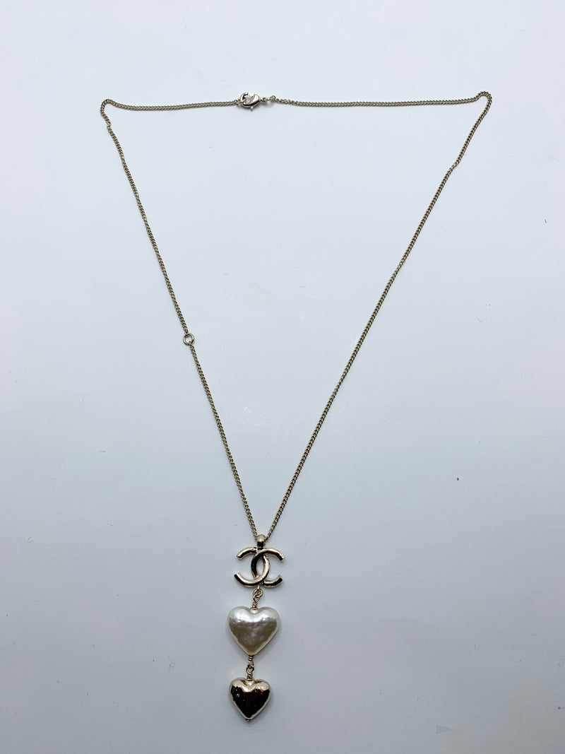 Sold-CHANEL CC Logo Double Heart Adjustable Necklace in Gold Hardware