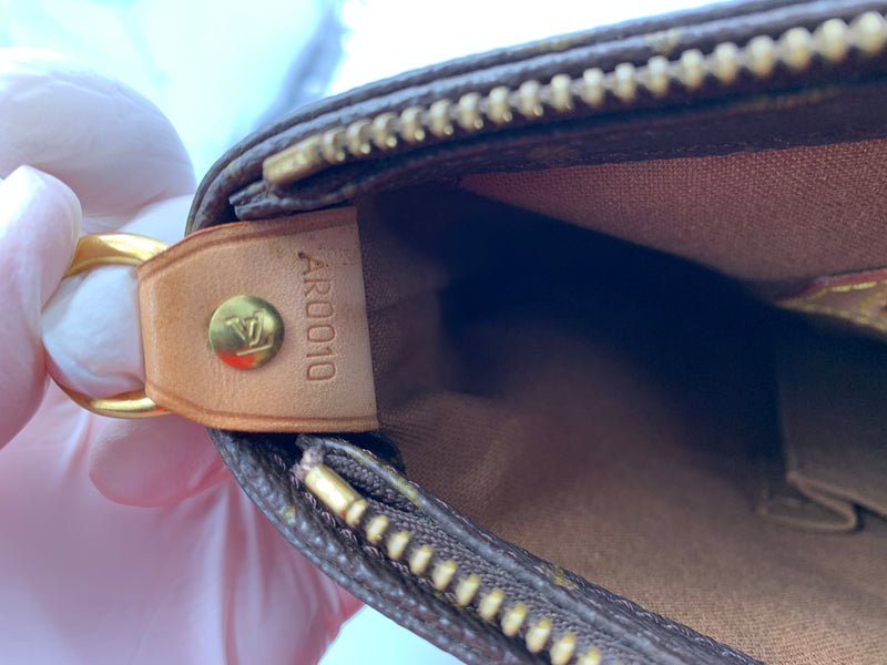 Sold-LOUIS VUITTON Monogram Cabas Mezzo