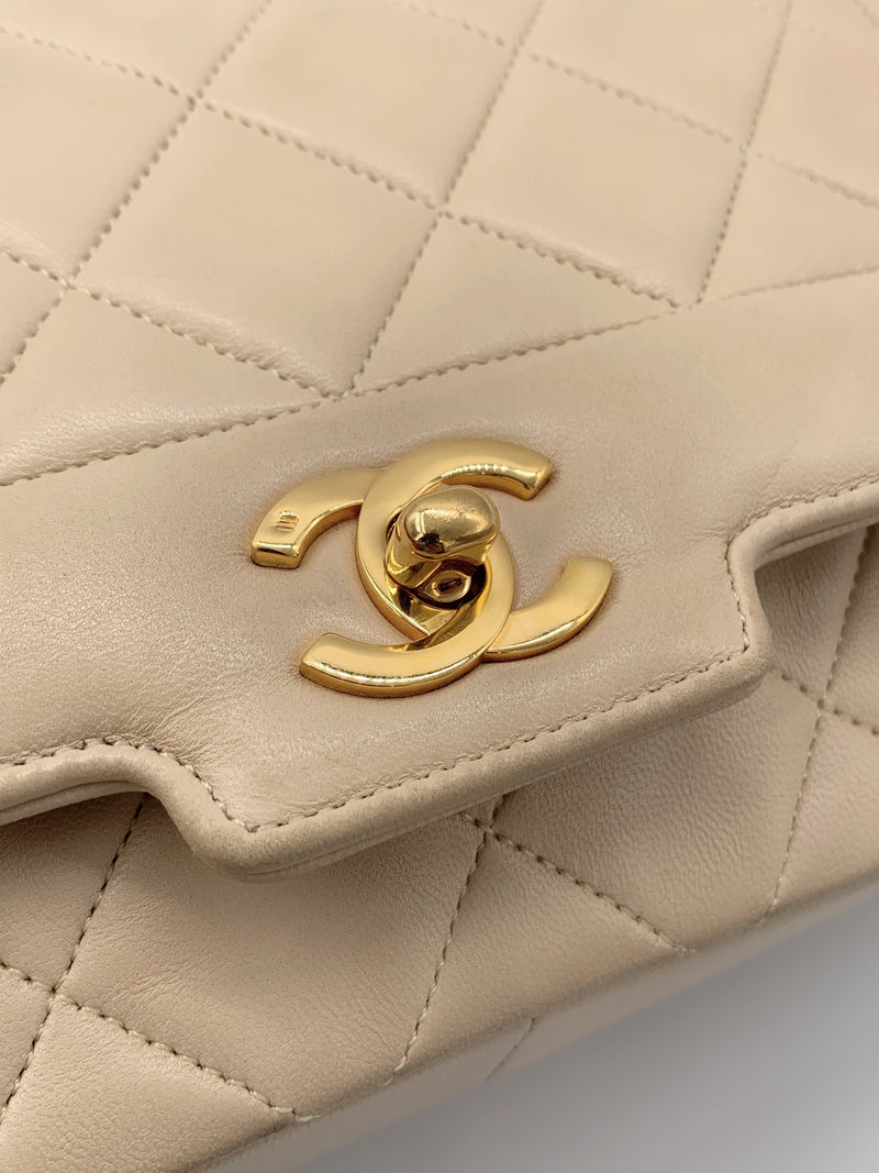 Sold-CHANEL Vintage Lambskin Single Flap Bag Beige/gold hardware