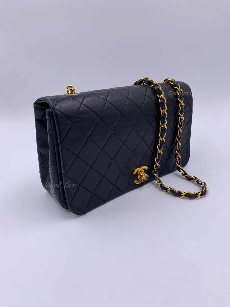 CHANEL Vintage Lambskin Medium Full Flap Bag black/gold hardware