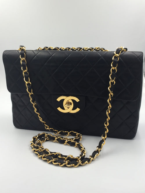 Sold-CHANEL Classic Lambskin Maxi Jumbo Flap Bag black/gold hardware