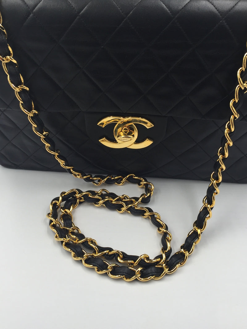 Sold-CHANEL Classic Lambskin Maxi Jumbo Flap Bag black/gold hardware