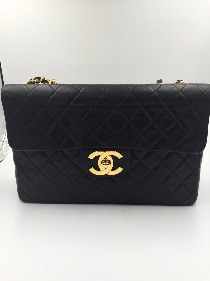 Sold-CHANEL Classic Lambskin Maxi Jumbo Flap Bag black/gold hardware