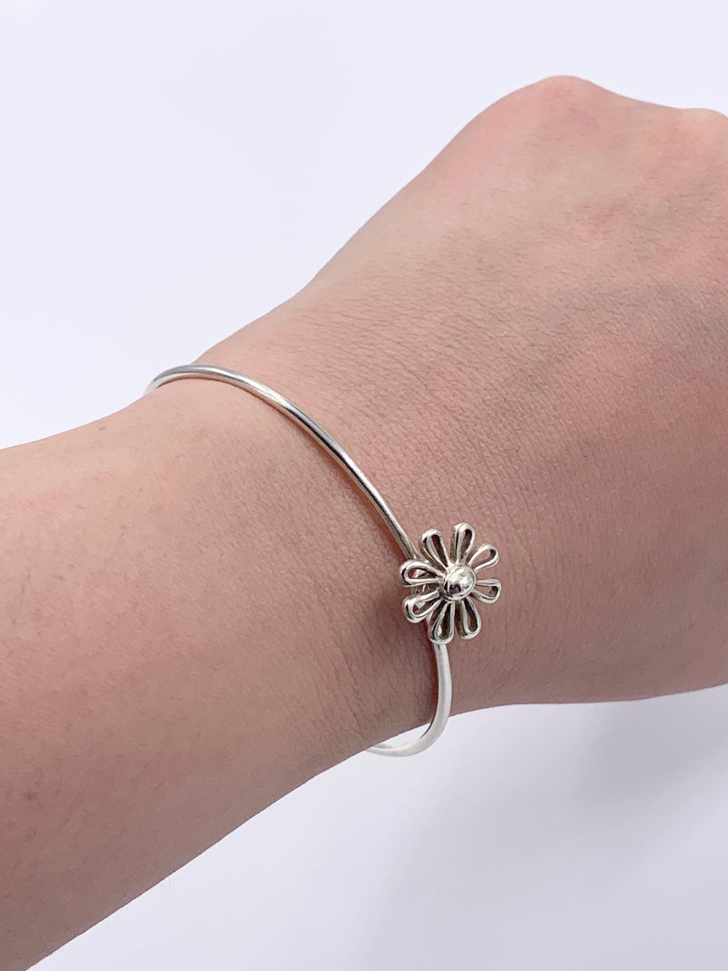 Tiffany 
Co Paloma Picasso Silver 925 Daisy Flower Bangle Bracelet