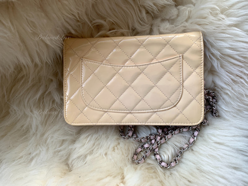 CHANEL Patent Leather Wallet-on-the-chain WOC Crossbody Flap Bag - Light beige / pink