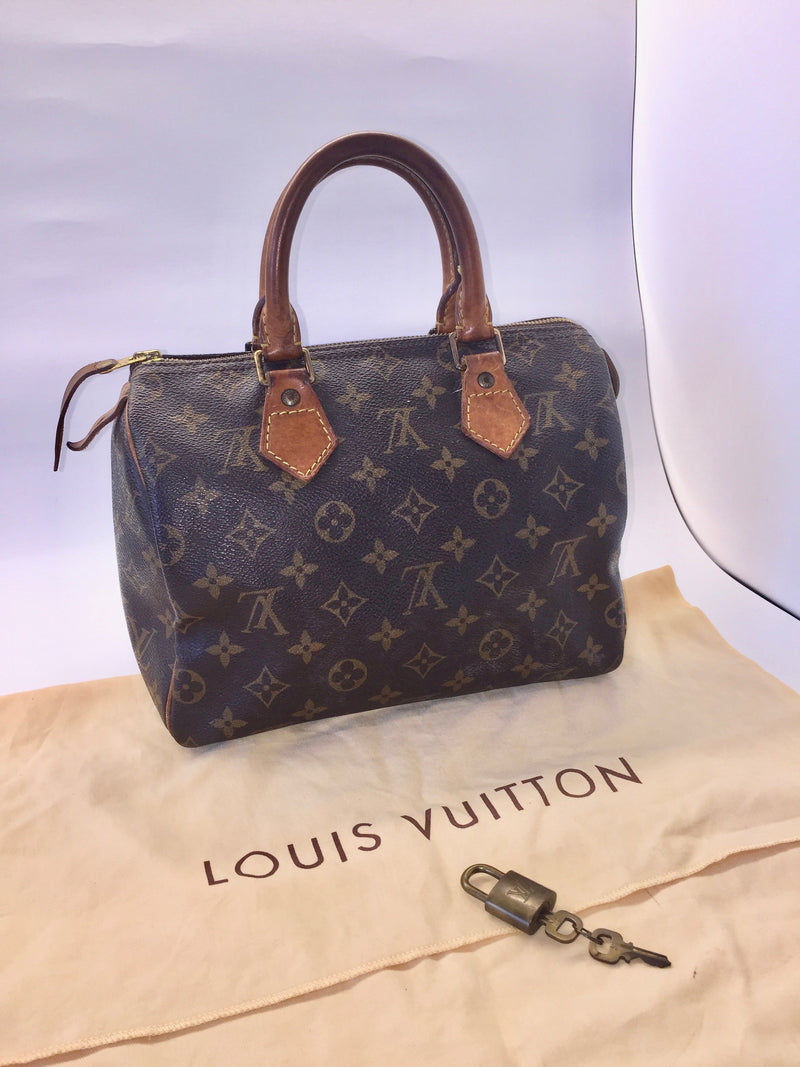 Sold-LOUIS VUITTON Monogram Speedy 25 (2)