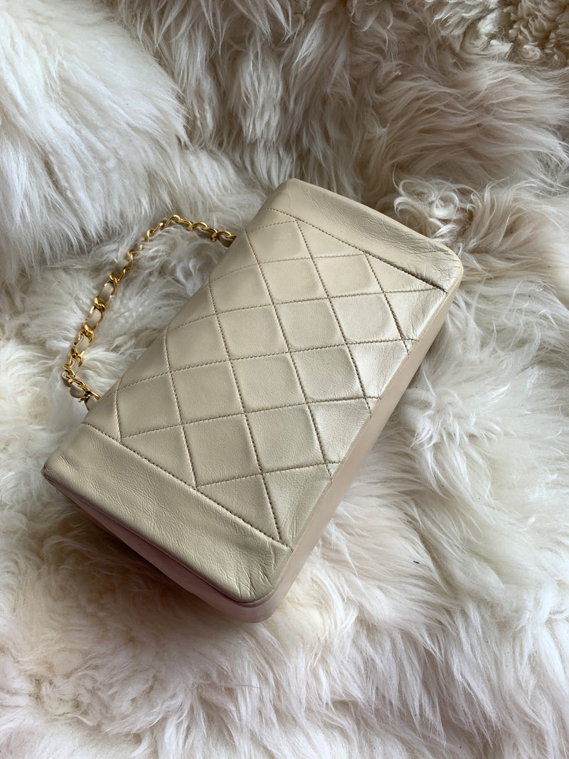 Sold-CHANEL Vintage Lambskin Single Flap Border Tab Small Crossbody Bag Beige/gold hardware