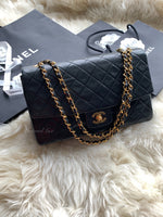 Sold-CHANEL Vintage Lambskin Medium/Large Single Flap Bag black/gold hardware