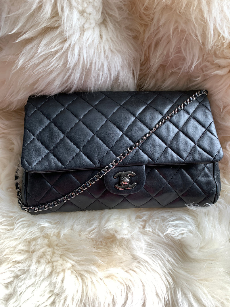 Sold-CHANEL Classic Quilted Flap Black Lambskin Shoulder Bag/Clutch